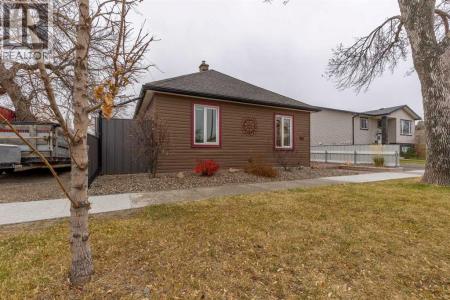 915 7 STREET NORTH, Lethbridge, 阿爾伯塔 T1H 1Y8, 加拿大