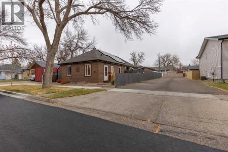 915 7 STREET NORTH, Lethbridge, 阿爾伯塔 T1H 1Y8, 加拿大