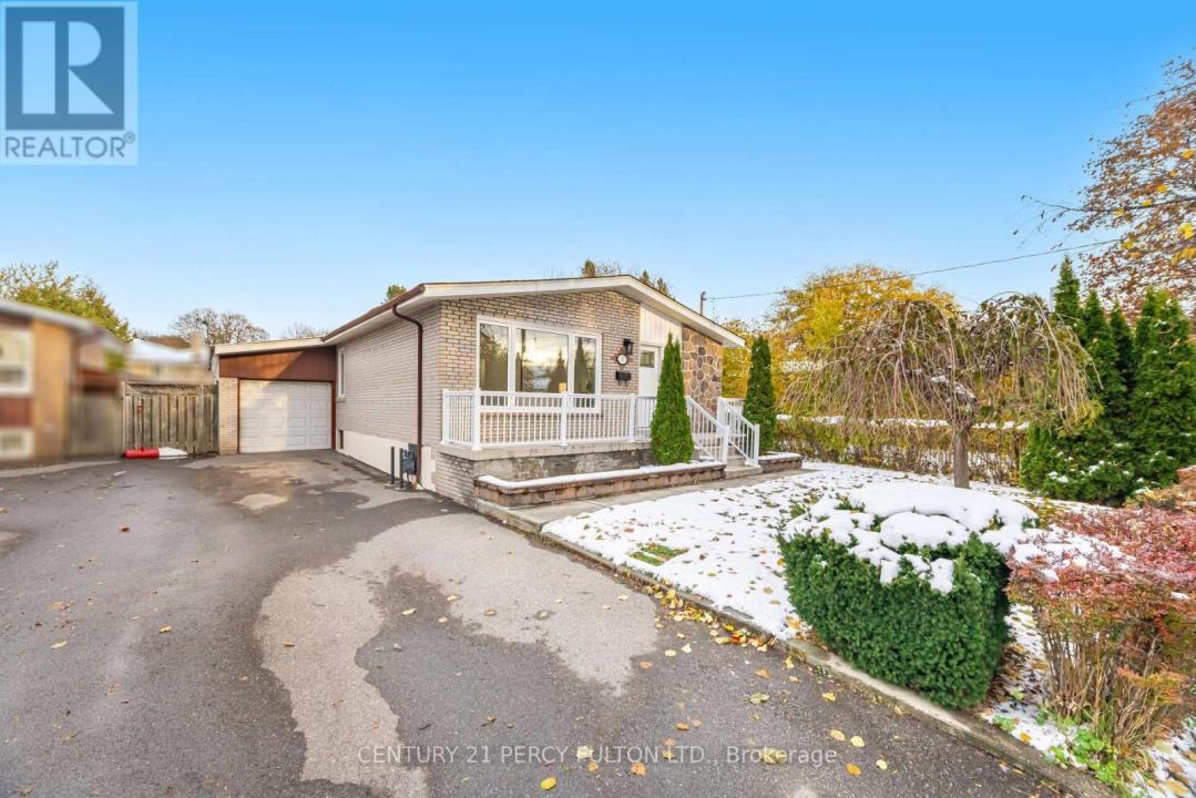 35 LYNNBROOK DRIVE, Toronto (woburn), Ontario M1H 2M1, Canada