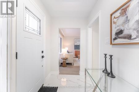 35 LYNNBROOK DRIVE, Toronto (woburn), Ontario M1H 2M1, Canada