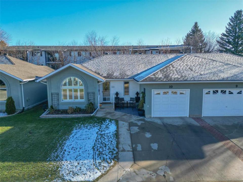 10 CARLTON PLACE, Brandon, Манитоба R7B 3Y1, Канада