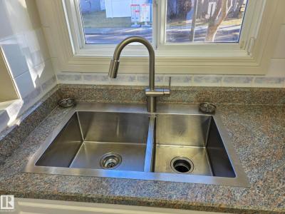 #110 87 BROOKWOOD DR, Spruce Grove, Alberta T5Z 1A4, Canada