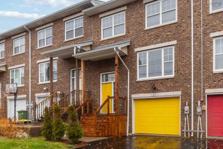 27 COLLINGWOOD COURT, Dartmouth, Nova Scotia B2W 0G4, Canada