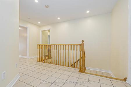 741 COLLEGE MANOR DRIVE, Newmarket, Ontario L3Y 8G5, CANADÁ