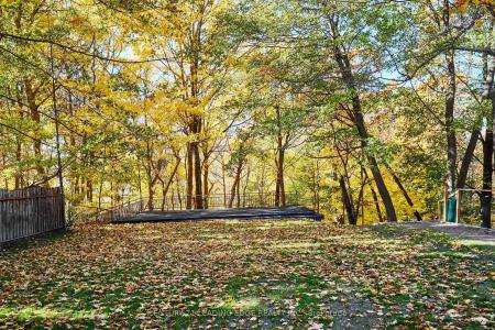 24 LARWOOD BOULEVARD, Toronto, Ontario M1M 2M5, Canada