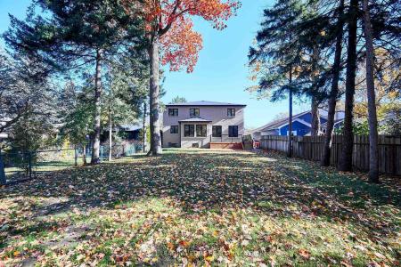 24 LARWOOD BOULEVARD, Toronto, Ontario M1M 2M5, Canada