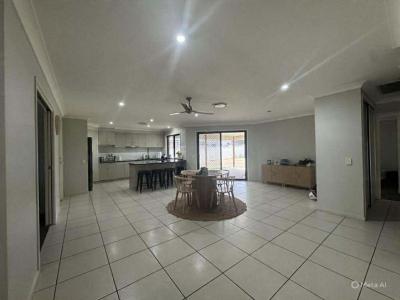27 Lambert Drive, Moranbah, QLD 4744, Australia
