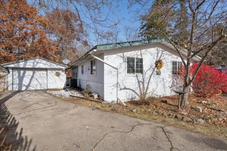 74 Falling Creek Circle, Janesville, Wisconsin 53548-9106, USA