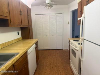 166 Cross Slope Court #H H, Manalapan, New Jersey 07726