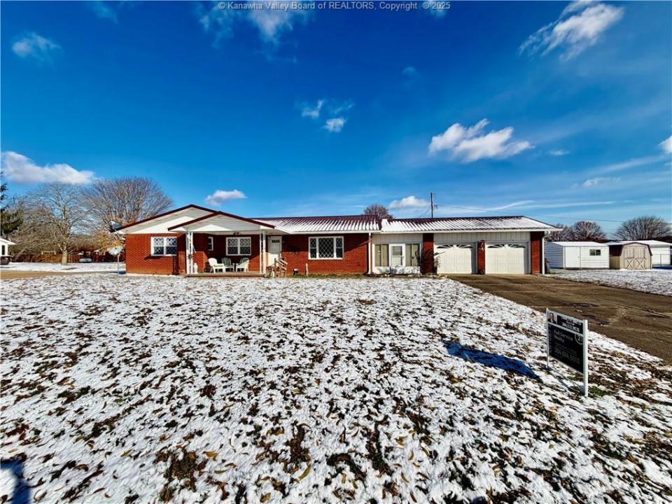 220 Simmons Dr., Millwood, מערב וירג'יניה 25262, ארצות הברית של אמריקה