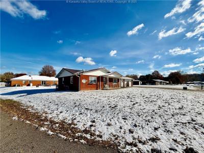 220 Simmons Dr., Millwood, מערב וירג'יניה 25262, ארצות הברית של אמריקה