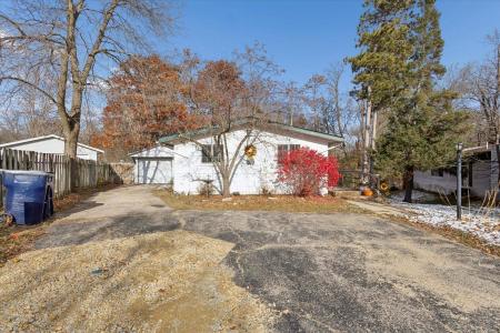 74 Falling Creek Circle, Janesville, Wisconsin 53548-9106, USA