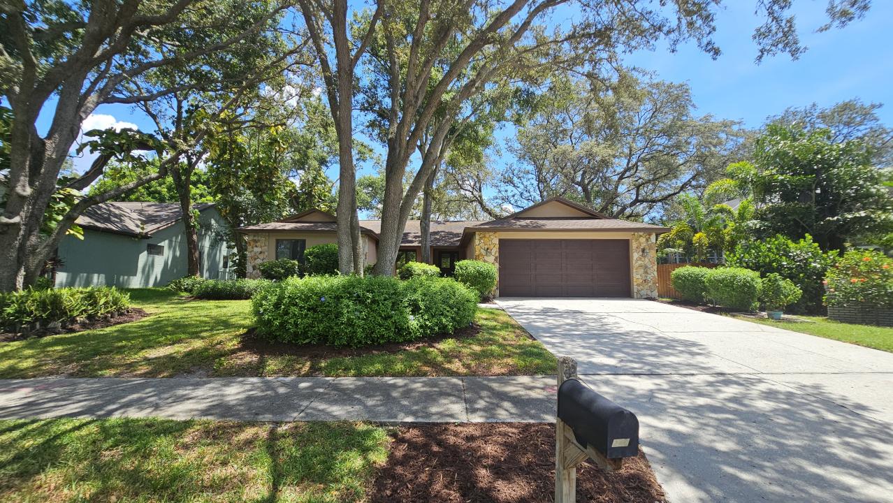 2401 Country Trails S, Safety Harbor, Florida 34695