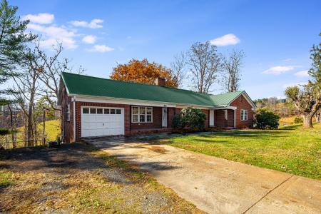 92 Parkway View Rd., Mars Hill, North Carolina 28754