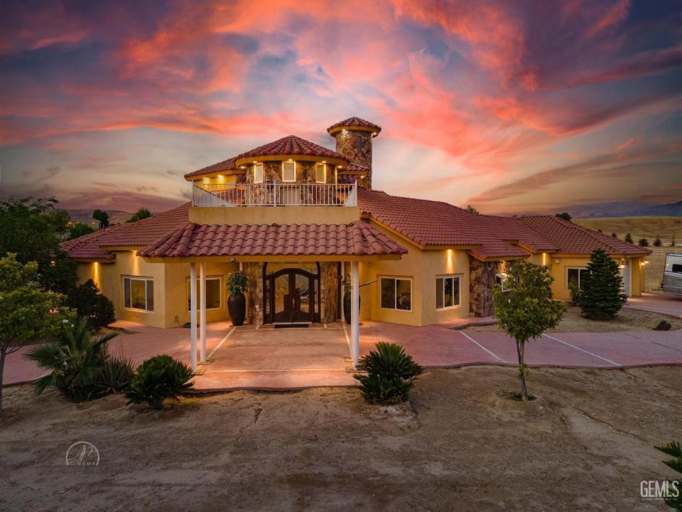 9446 Kern River Avenue, Bakersfield, California 93308