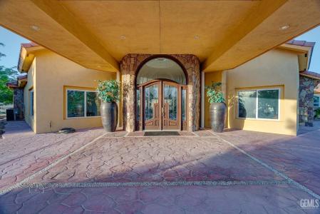 9446 Kern River Avenue, Bakersfield, California 93308