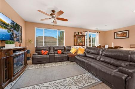 1379 W Ambassador Way, Hanford, California 93230, Stati Uniti