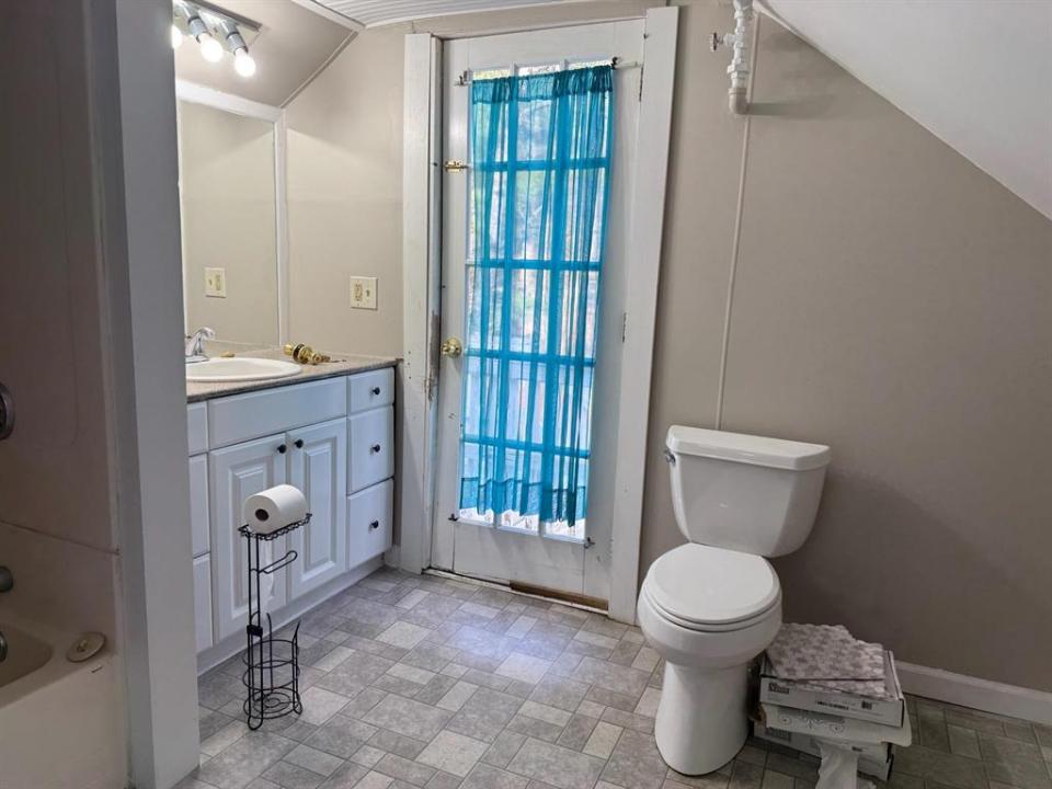 4 Commerce St #4, Hill, ניו המפשייר 03243, ארצות הברית של אמריקה 