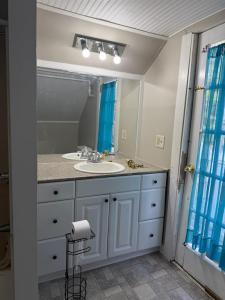 4 Commerce St #4, Hill, ניו המפשייר 03243, ארצות הברית של אמריקה 