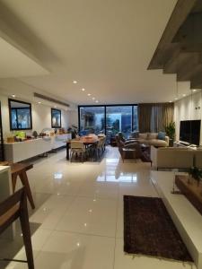 CONDOMINIO COSTANERA BLU, CANAL ISUTO 4TO ANILLO , Oeste, Santa Cruz 0000, Bolívia