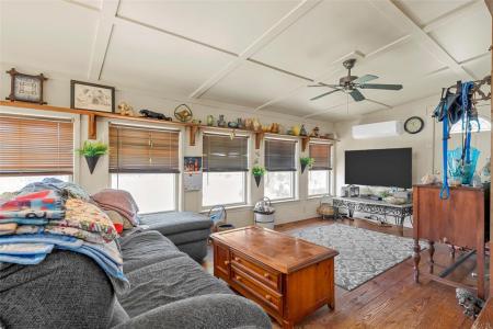 106 Tammi Run Lane, Whitney, Texas 76692