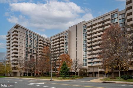 4141 N Henderson Road Unit# 702, Arlington, Virginia 22203, USA