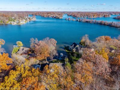 8308 Peninsular Drive, Fenton, מישיגן 48430, ארצות הברית של אמריקה