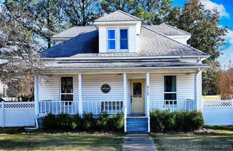 812 N Main Street, Gore, Oklahoma 74435, USA
