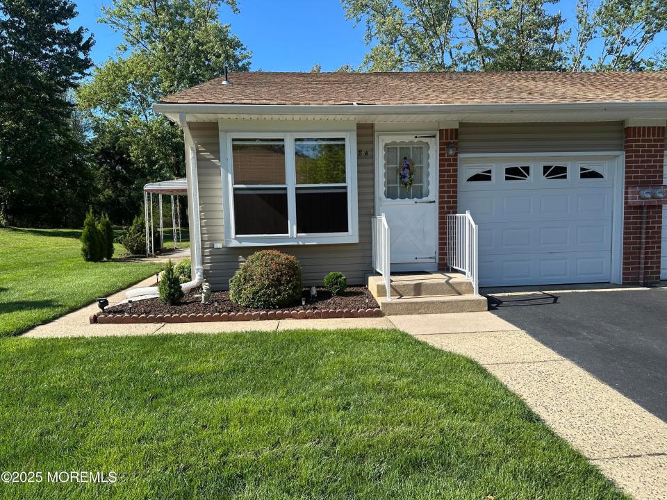 8 A Yorktowne Parkway, Whiting, New Jersey 08759