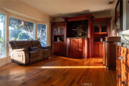 5606 Bellflower, Lakewood, California 90713