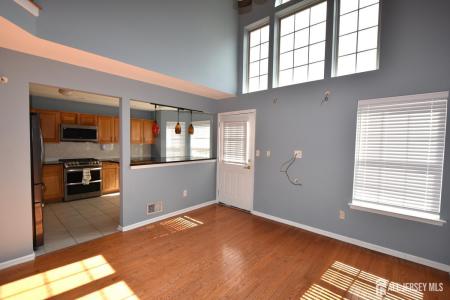 -24 Hawthorne Road, North Brunswick, 新泽西州 08902, 美国