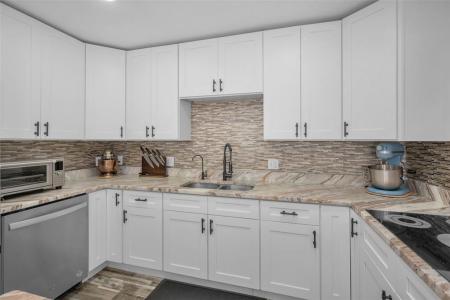 557 77th Avenue, St Pete Beach, Florida 33706, Stati Uniti