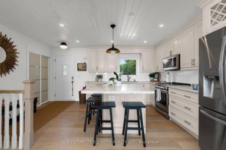 95 LAKESHORE ROAD E, Oro-Medonte-, オンタリオ L0L 2E0, カナダ