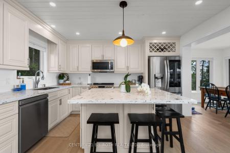 95 LAKESHORE ROAD E, Oro-Medonte-, オンタリオ L0L 2E0, カナダ