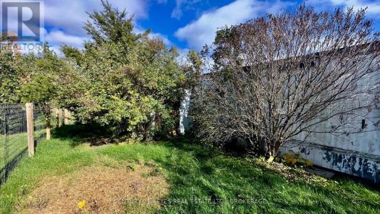 104 ELLISVILLE ROAD, Leeds And The Thousand Islands, אונטריו K0H 2N0, קנדה