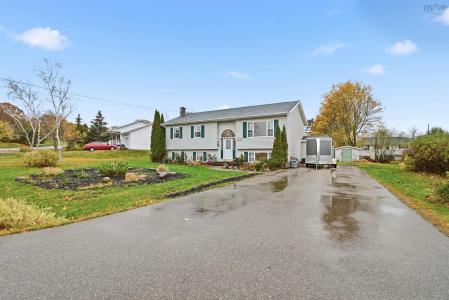 1030 CLUB CRESCENT, New Minas, Nova Scotia B4N 4Z5, Canada