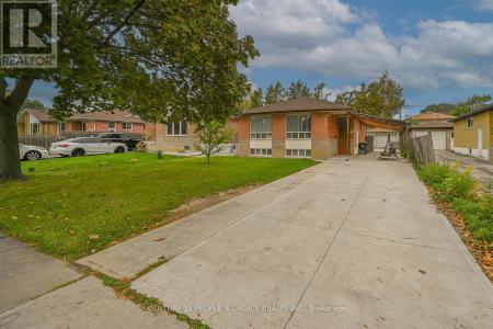 196 TAYSHAM CRESCENT, Toronto (thistletown-beaumonde Heights), אונטריו M9V 1X7, קנדה