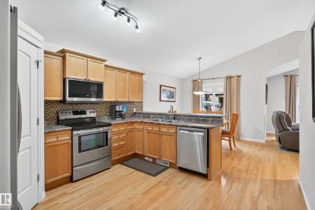 10 NAPOLEON CRESCENT, St. Albert, Alberta T8N 1C6, Canada