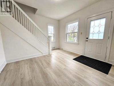 399 THE QUEENSWAY SOUTH, Georgina (keswick South), Ontario L4P 2C6, Kanada