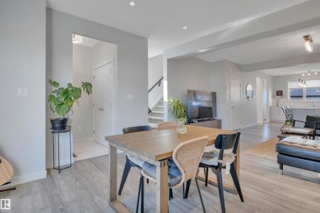 9246 90 STREET NW, Edmonton, 阿爾伯塔 T6C 3M1, 加拿大