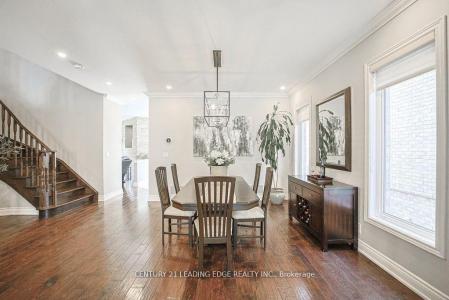 204 IVY JAY CRESCENT, Aurora, Ontario L4G 0E9, Canada