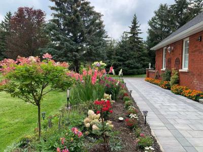 5 DAFOE COURT, Aurora, Ontario L4G 7C8, CANADÁ