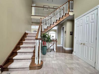 5 DAFOE COURT, Aurora, Ontario L4G 7C8, CANADÁ