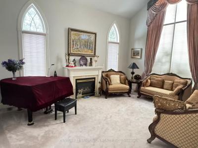 5 DAFOE COURT, Aurora, Ontario L4G 7C8, CANADÁ