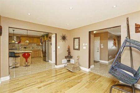 6 DONOMORE DRIVE, Brampton, Ontario L7A 0S8, Kanada