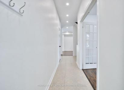 113 LIVIA HERMAN WAY, Barrie, 安大略省 L4M 7K5, 加拿大