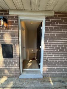 801 KROSNO BOULEVARD, Pickering, Ontario L1W 1G7, Canada