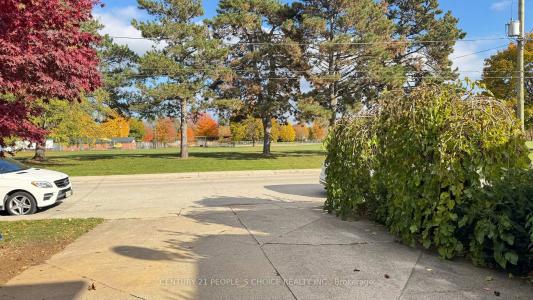 122 RIFLE RANGE ROAD, Hamilton, Ontario L8S 3B6, Canada