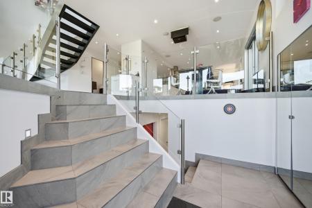 10065 90 AVENUE NW, Edmonton, Alberta T6E 4X2, Canada