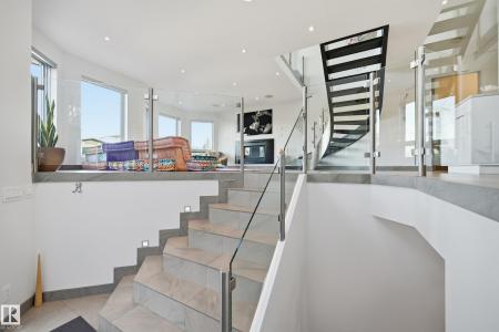 10065 90 AVENUE NW, Edmonton, Alberta T6E 4X2, Canada